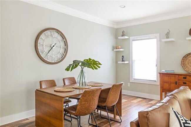 Foto del edificio - 1333 Oakview Rd