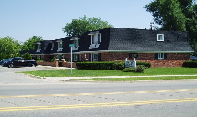 Building Photo - 3440 Sashabaw Rd