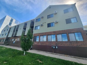 Building Photo - 522 S Clinton St