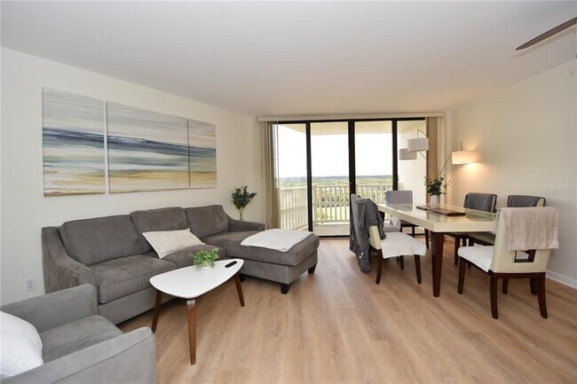 Foto del edificio - 3580 S Ocean Shore Blvd