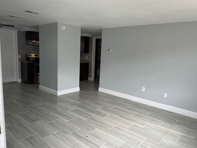 Building Photo - 5333 Pasadena Dr