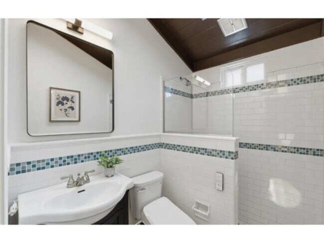 Building Photo - 3 Bedroom 3 Bathroom for Rent
