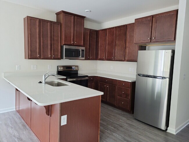 Foto del edificio - Luxury townhome in a prime Goodlettsville location just minutes to Nashville!