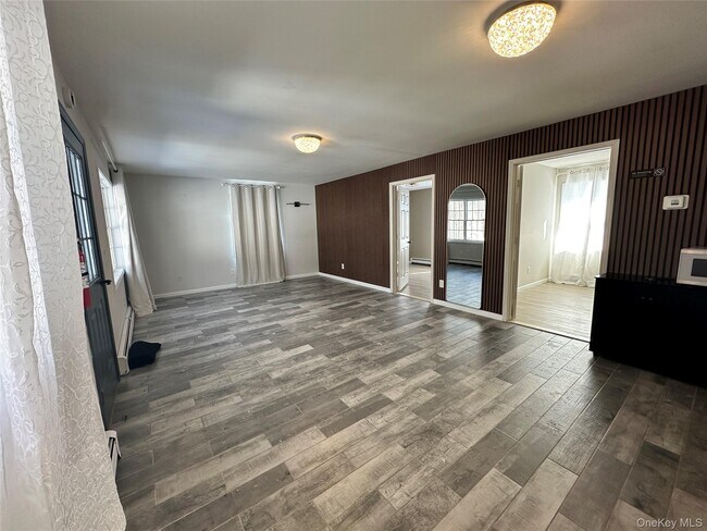 Foto del edificio - 1241 Ridgebury Rd