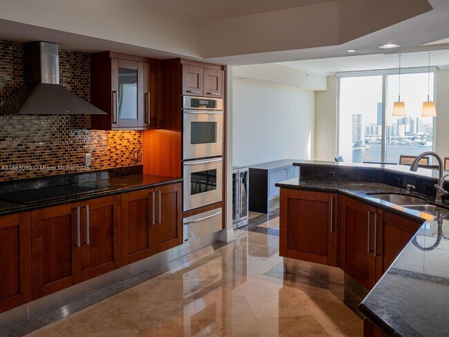 Foto del edificio - 3301 NE 183rd St