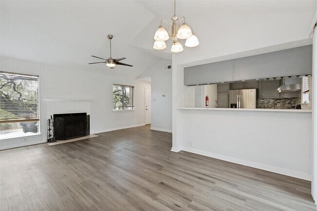 Foto del edificio - 6810 Deatonhill Dr