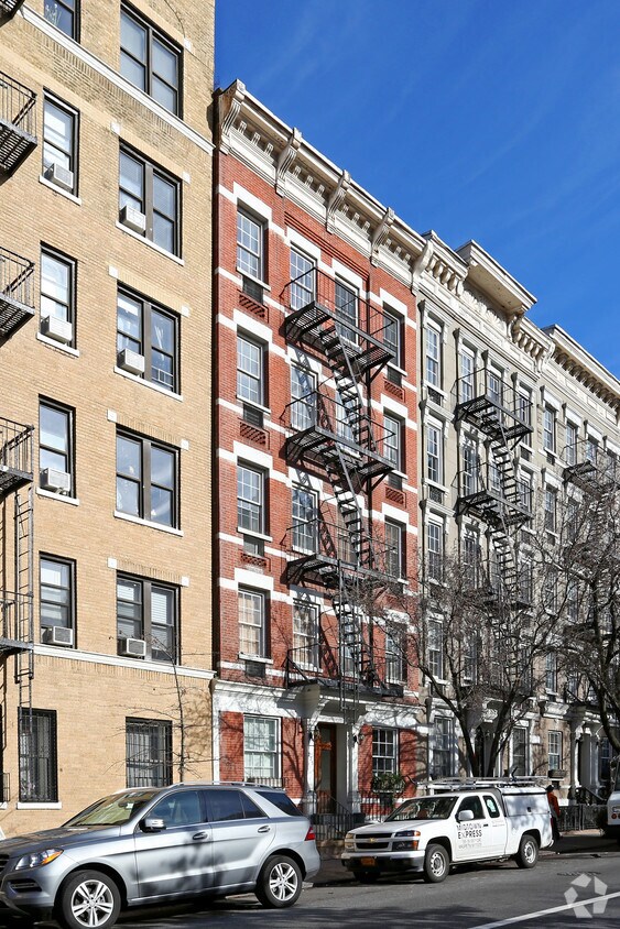 Primary Photo - 335 W 21st St
