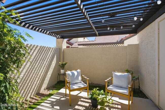 Foto del edificio - 2143 E Center Ln