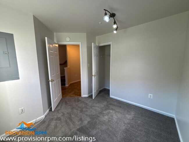 Foto del edificio - 7929 Canter Ct