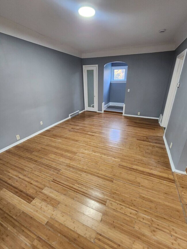 Foto del edificio - Charming 4-Bedroom Property in Prime Locat...