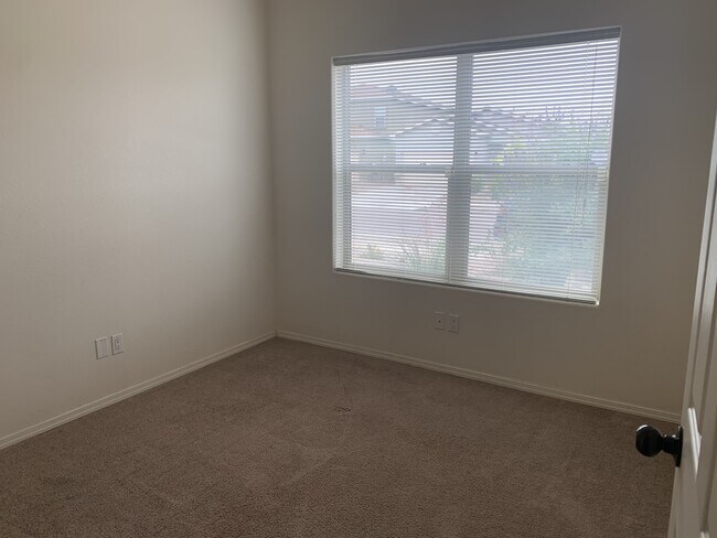 Foto del edificio - 2816 Wilder Loop Northeast