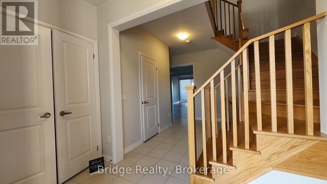 Building Photo - 884 Sobeski Ave