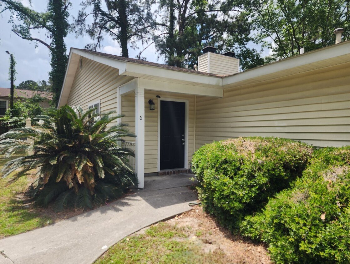 Primary Photo - 2bd/2ba Townhome in Georgetown with walk i...