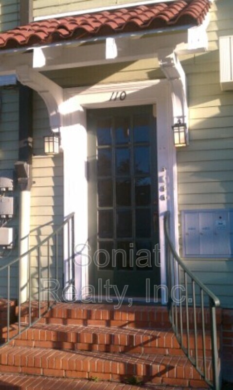 Primary Photo - 110 S Pierce St