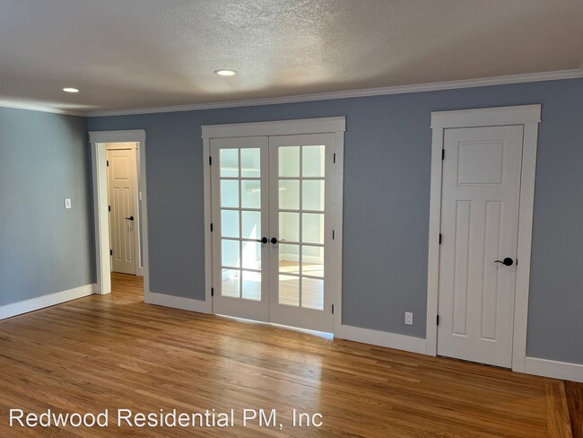 Building Photo - 3 br, 1.5 bath House - 2706 Patio Court