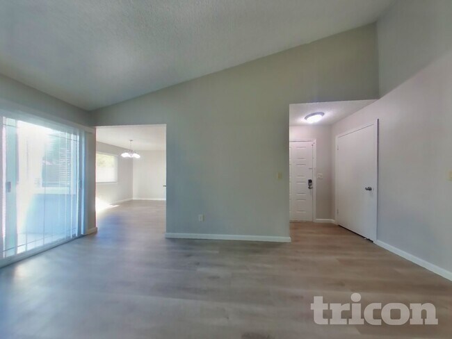 Building Photo - 9411 Aizenberg Cir