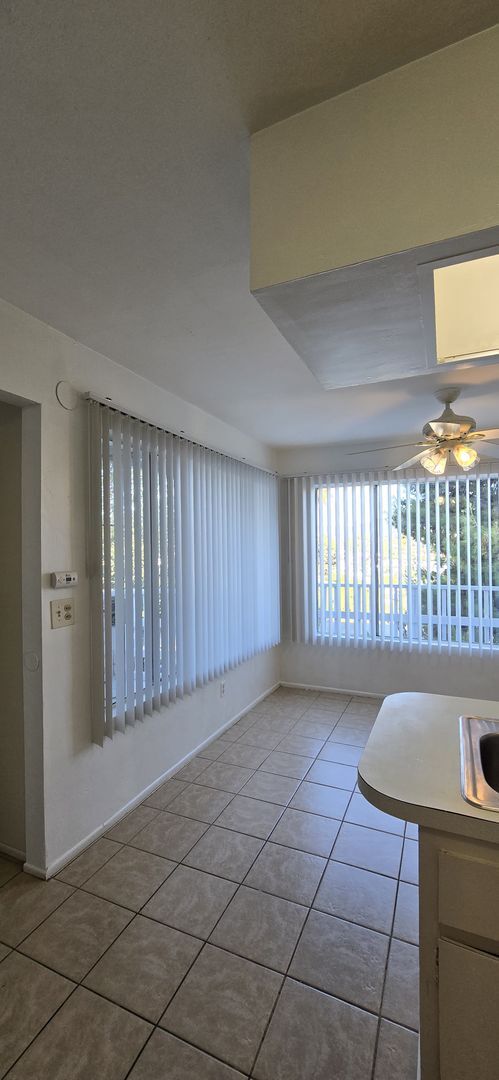 Foto del edificio - 2 Bed, 1 Bath Cozy Home in Vista!