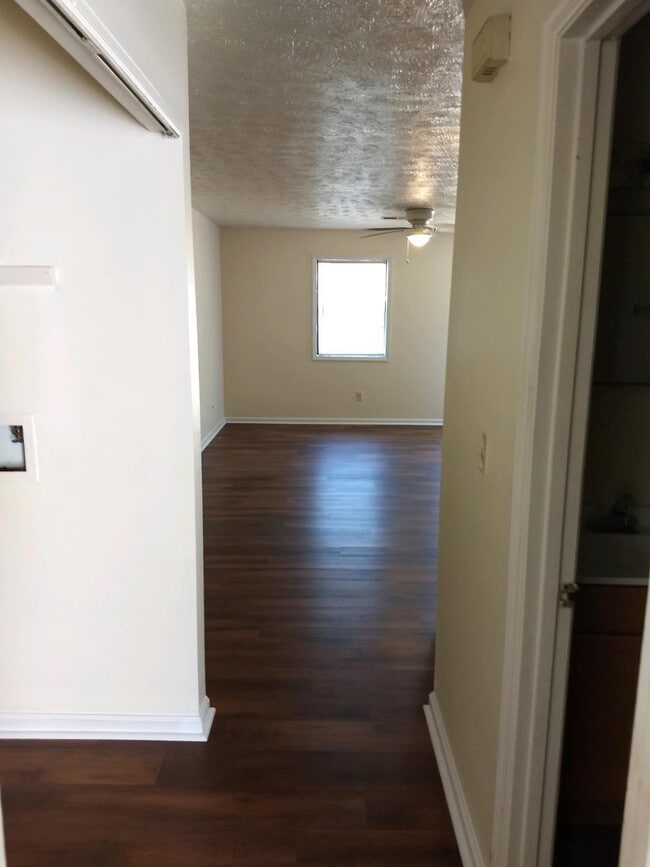 Building Photo - 244 Landings Dr