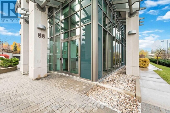 Photo du bâtiment - 88-2688 Grangeway Ave