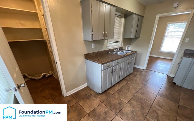 Foto del edificio - 3783 Brompton Rd