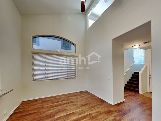 Foto del edificio - 9829 E Escondido Ave