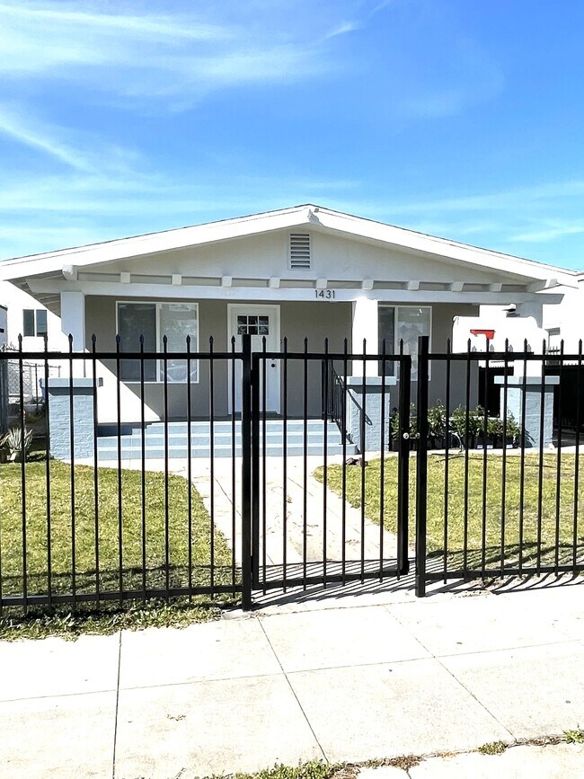 Building Photo - 1431 W 53rd St