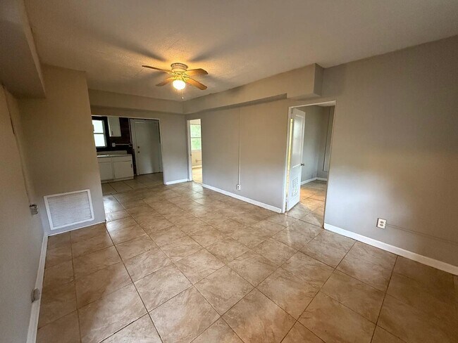 Foto del edificio - 1742 Brooker Rd