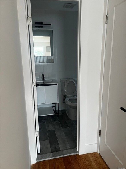 Foto del edificio - 6-28 Beach 68th Street Unit 1