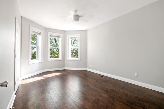 Foto del edificio - 4537-4539 Swan Ave