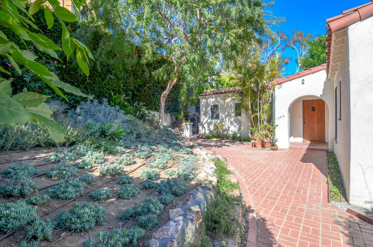 Primary Photo - 1346 Miller Dr