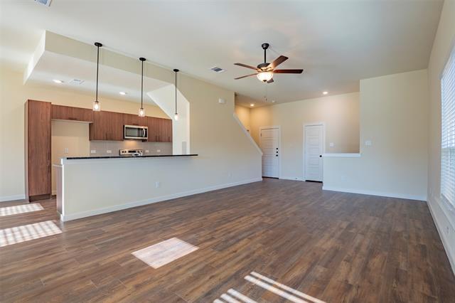 Building Photo - 708 Blackland dr