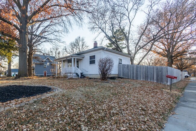 Building Photo - 2203 S 48th St