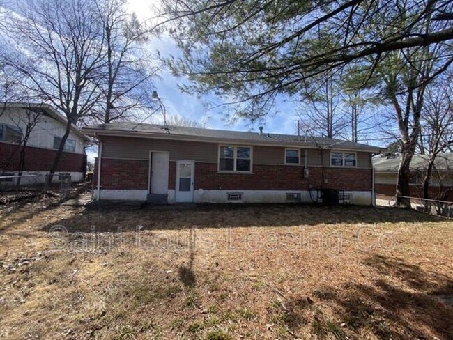 Building Photo - 9874 Lawnview Dr.
