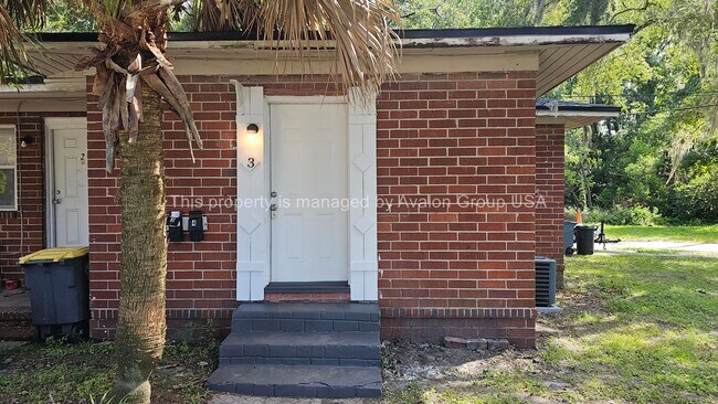Building Photo - 2231 Spring Park Rd