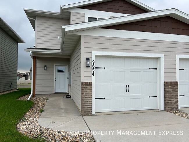 Building Photo - 2 Bedroom 1.5 Bathroom Home for Rent