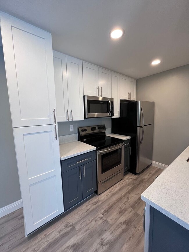 Building Photo - Beautifully Upgraded One Bedroom-One Bathr...