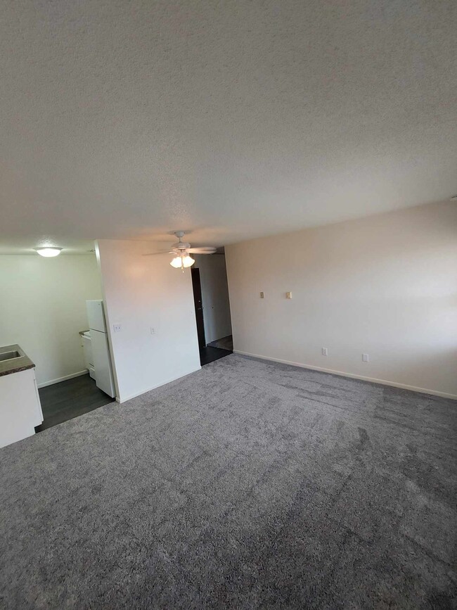 Building Photo - 530 Korb St