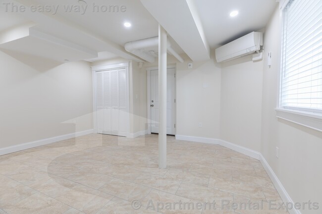 Building Photo - 3 Linnaean St