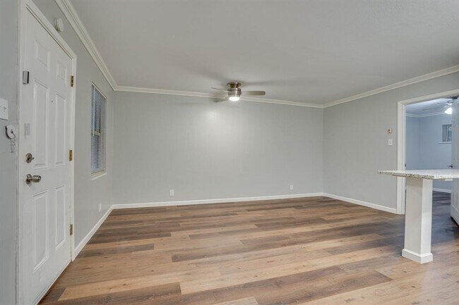 Foto del edificio - 601 W College St