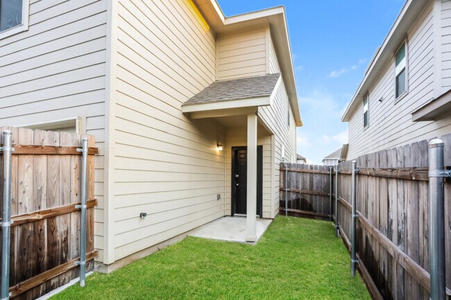 Building Photo - 5544 Willamette Dr