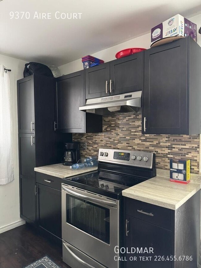 Building Photo - Large  3 bedroom 2 bathroom home in family friendly neighbourhood