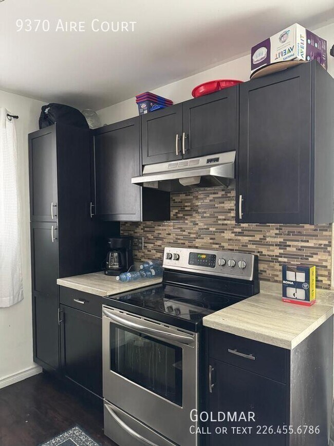 Photo du bâtiment - Large  3 bedroom 2 bathroom home in family friendly neighbourhood