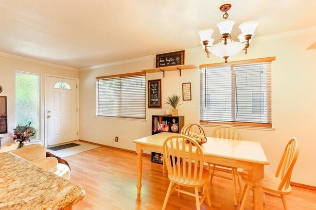 Foto del edificio - Madison Villa Condo Available July 1st