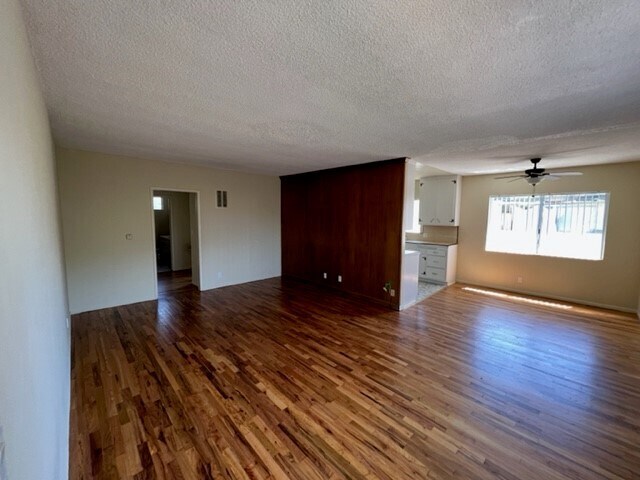 Building Photo - 1312 N Martel Ave