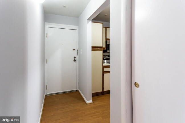 Building Photo - 7911 Badenloch Way