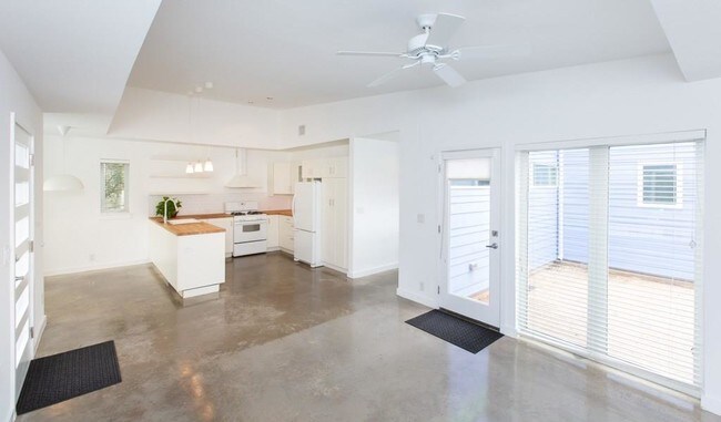 Foto del edificio - 2201 S L Davis Ave