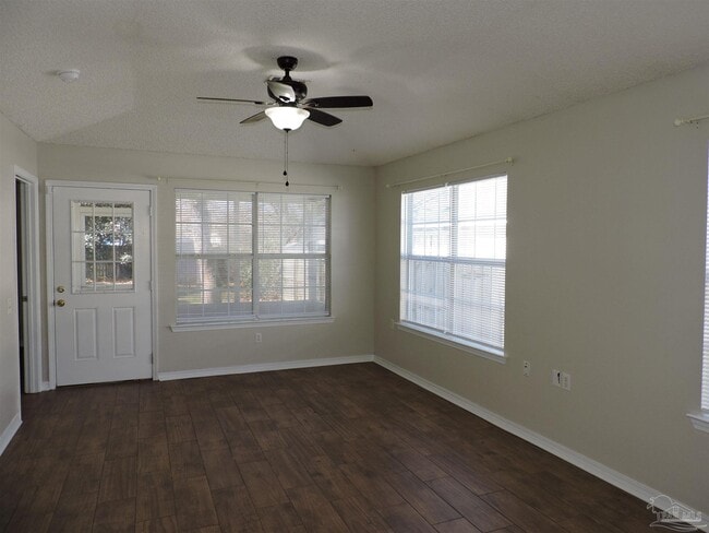 Foto del edificio - 4058 Glenway Dr