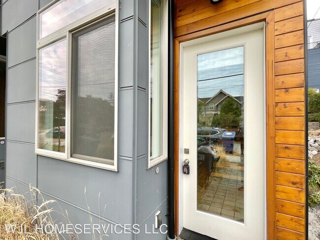 Foto del edificio - 3 br, 2.5 bath House - 3043 C 21st Ave W