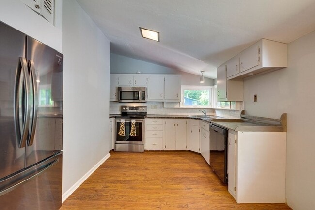 Building Photo - 54 Blackmer Rd