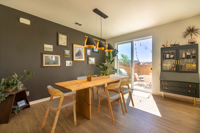 Foto del edificio - 4456 Barrow Ln